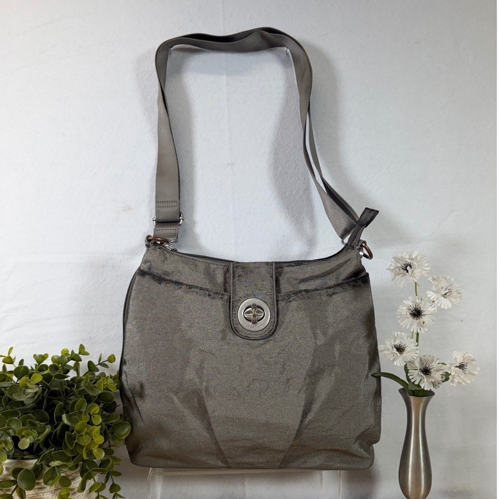 Baggallini Crossbody Bag Silver‎ Gray Lightweight Travel Everyday Purse